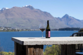 Te Wai • Luxe @ The Lake •
